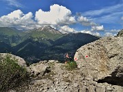 87 Prendiamo a dx seguendo i bolli rossi per scendere nella Conca dell'Alben